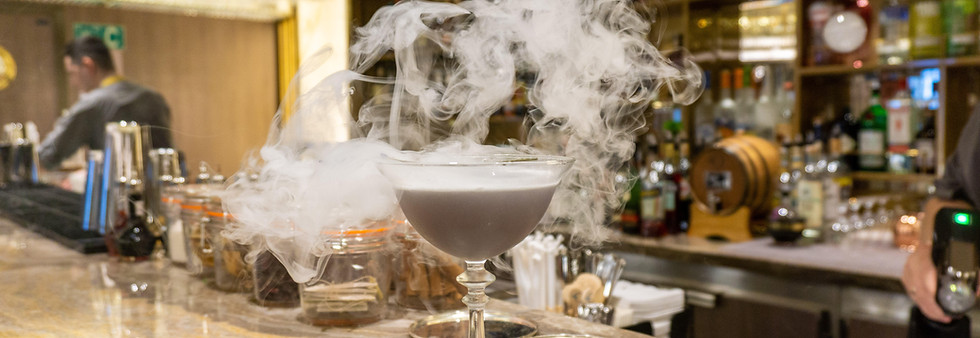 oceania-cruises_founders-bar_cocktails_vista_aaron-saunders_18913601.jpg