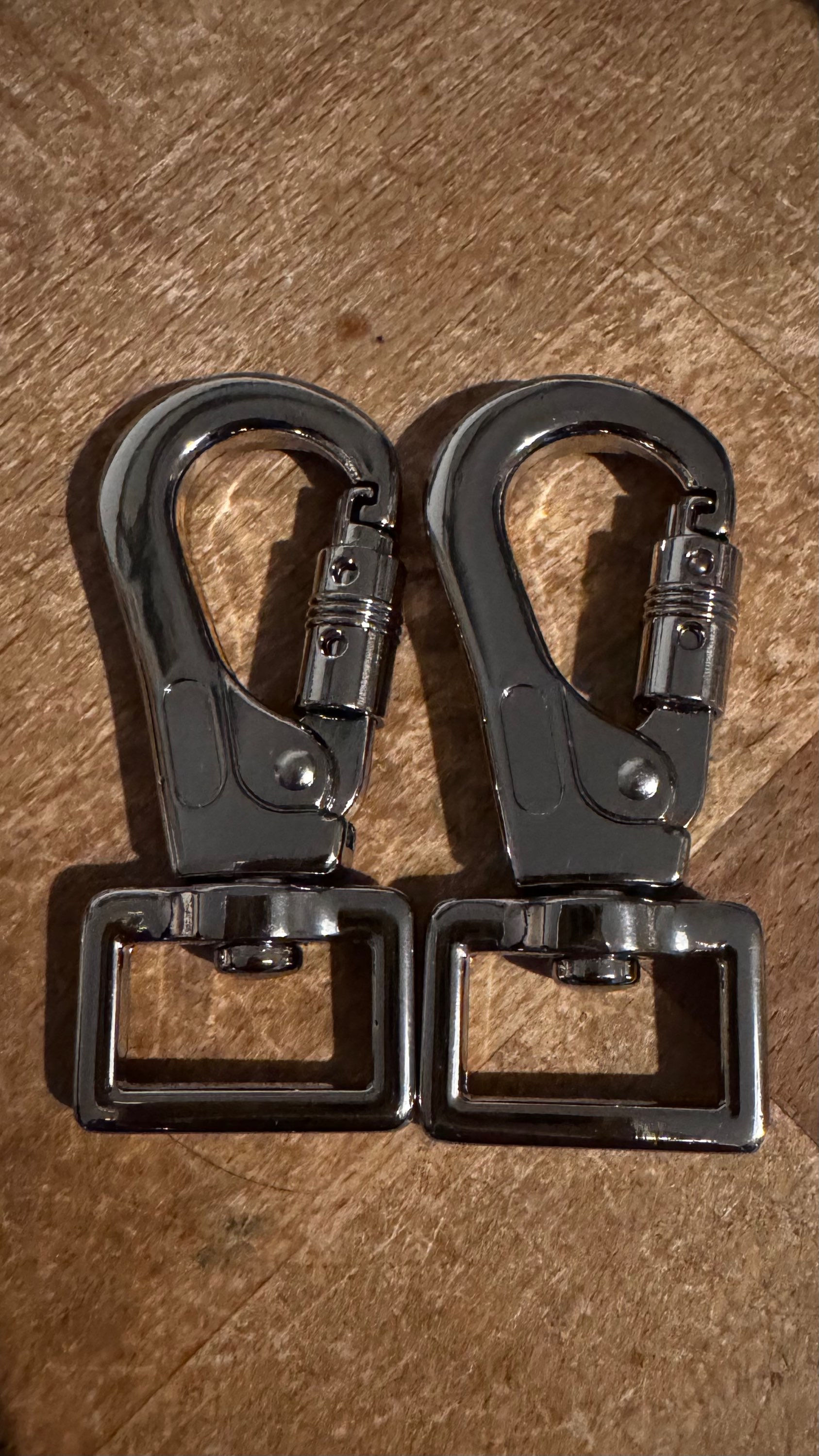 Lockable carabiner upgrade 