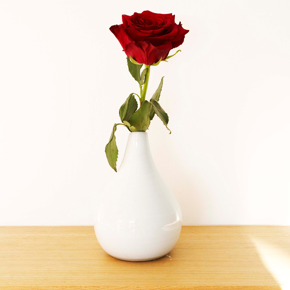 vase bulle blanc céramique avec rose rouge