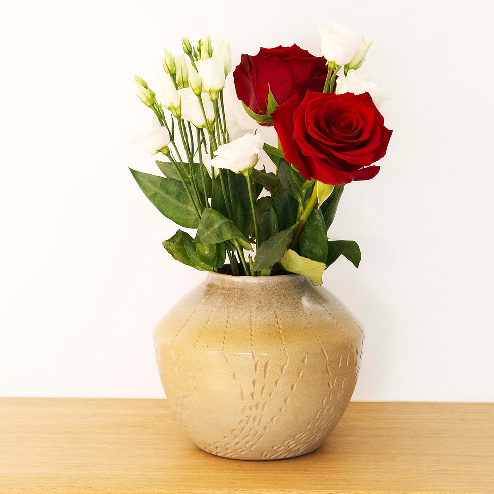 vase céramique en grès de couleur gris bleu avec fleurs