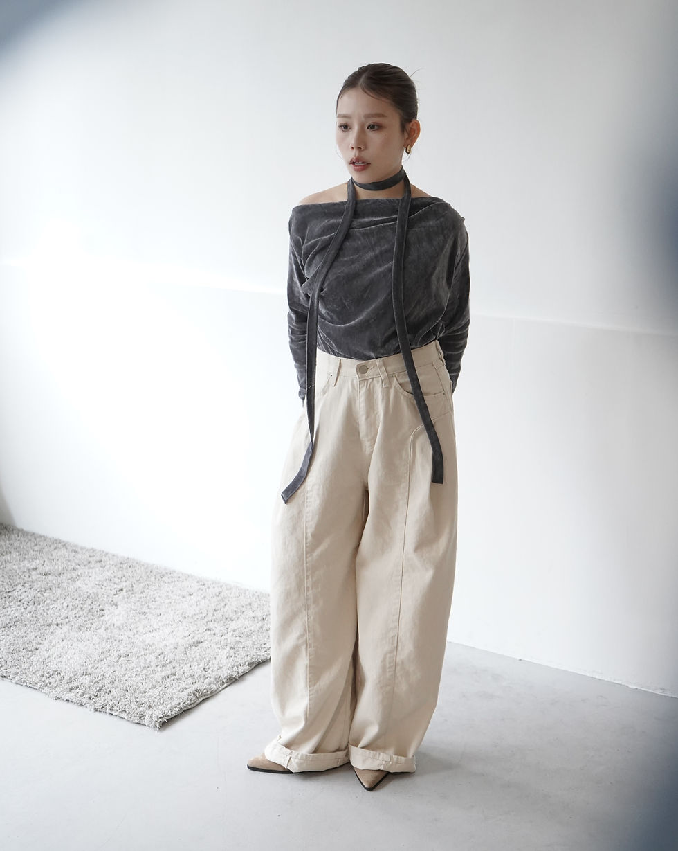 Thumbnail: curved pants