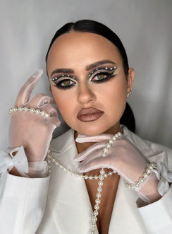 Graphic Red Carpet Makeup