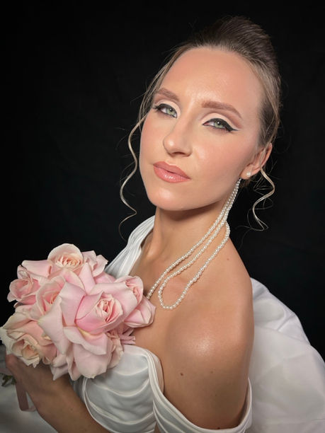 Wedding graphic makeup