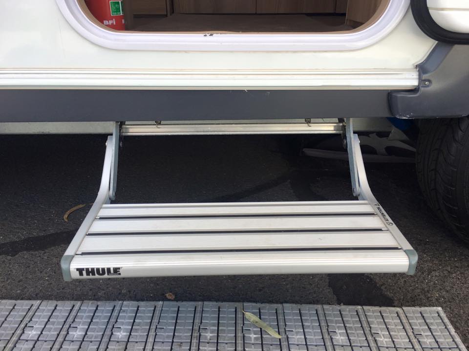 Fixed Thule entry step.
