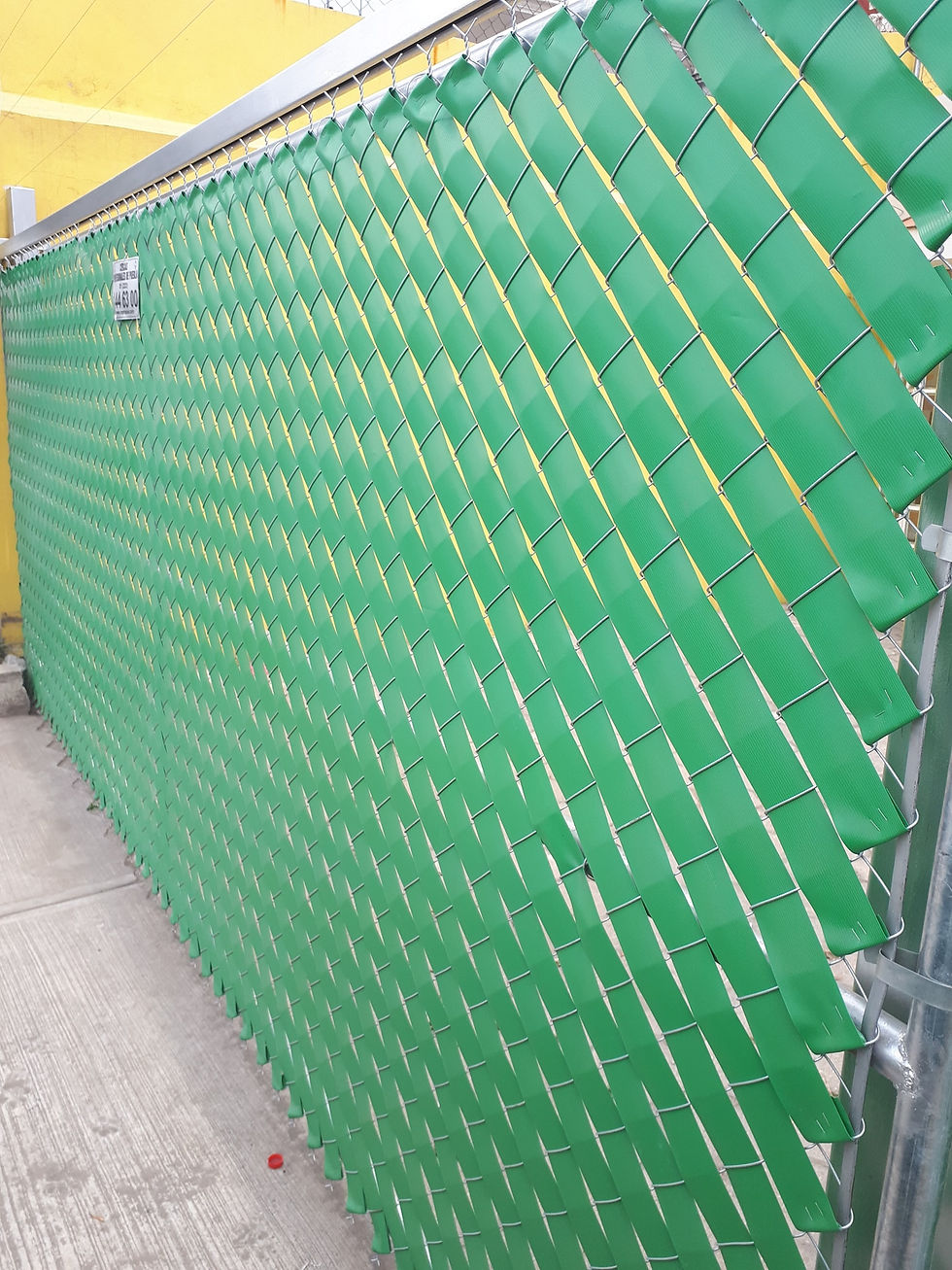 Instalación de cinta plástica de privacidad en Querétaro: estética y protección visual