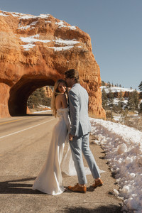Couple kissing in Bryce Canyon National Park