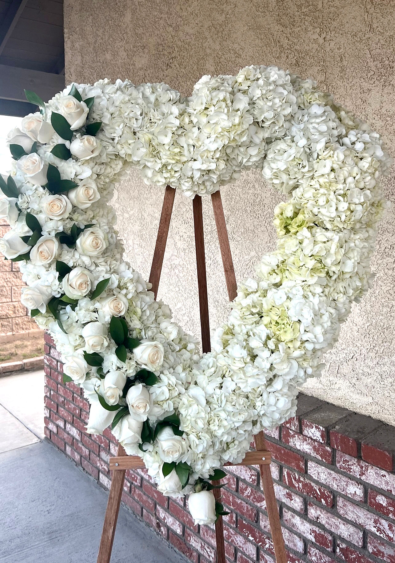 #159 - 24" White Heart Wreath