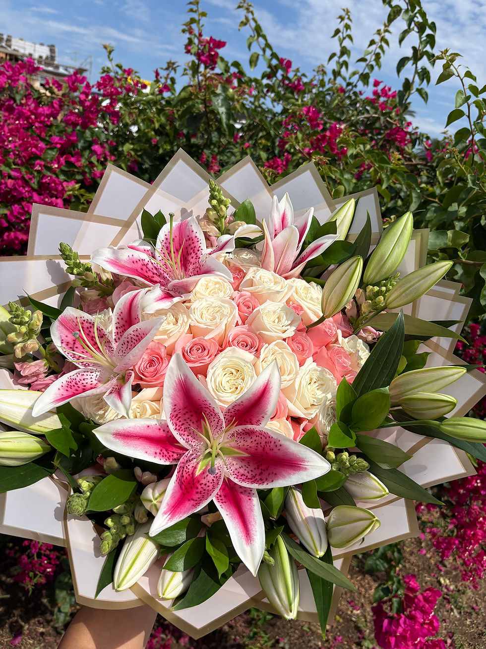 Thumbnail: #266 - 50 Rose Lily & Snap Rim Bouquet