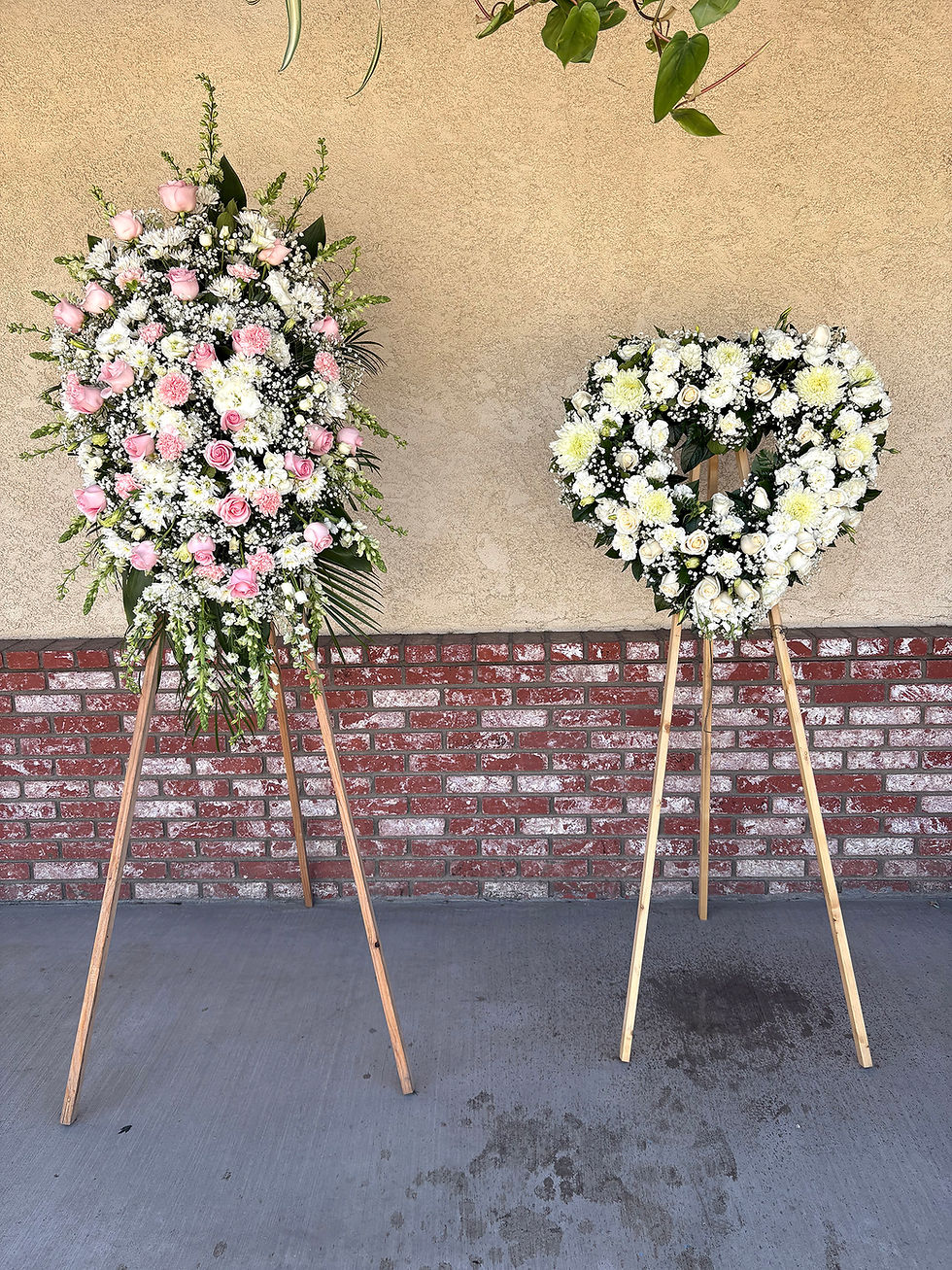 Thumbnail: #131 - 24" White Heart Funeral Wreath