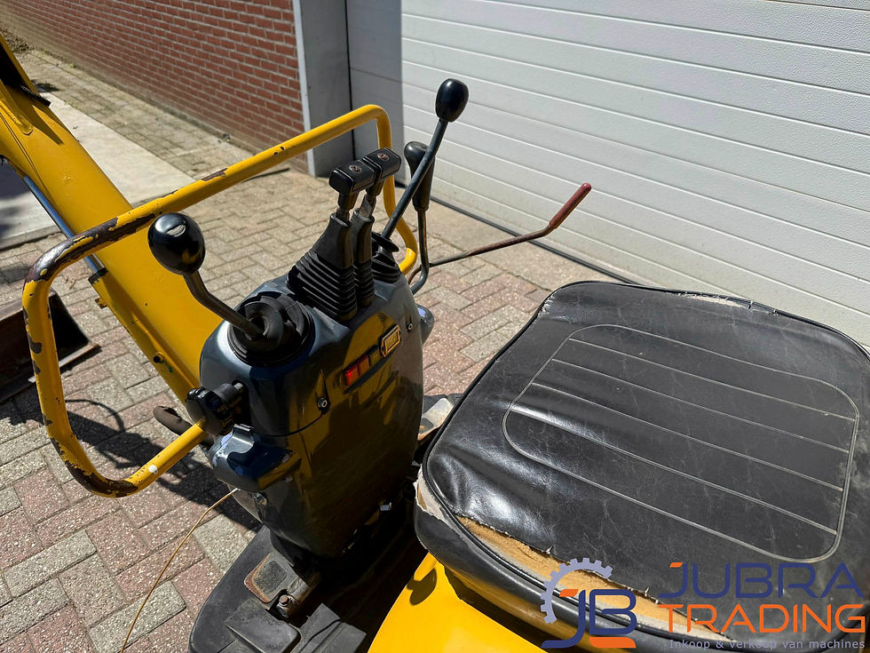Miniaturbild: Komatsu PC10MR cabine en bediening Jubra Trading