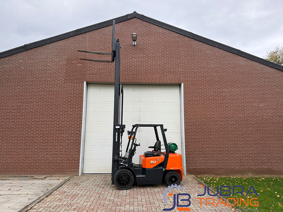Thumbnail: Doosan G30G LPG heftruck uit 2016 met Triplex mast, Freelift, Sideshift en Werkverlichting, hefvermogen 3000 kg.