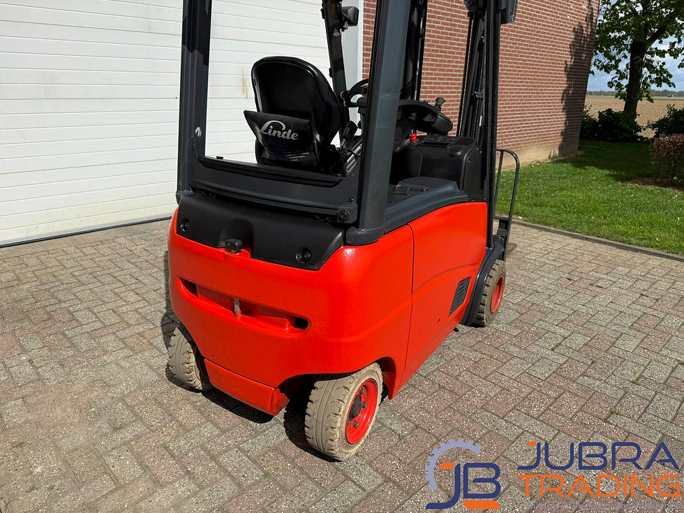 Thumbnail: Linde E20PH-01 elektrische heftruck uit 2014 met Triplex mast, Freelift, Sideshift en Werkverlichting – Jubra Trading.