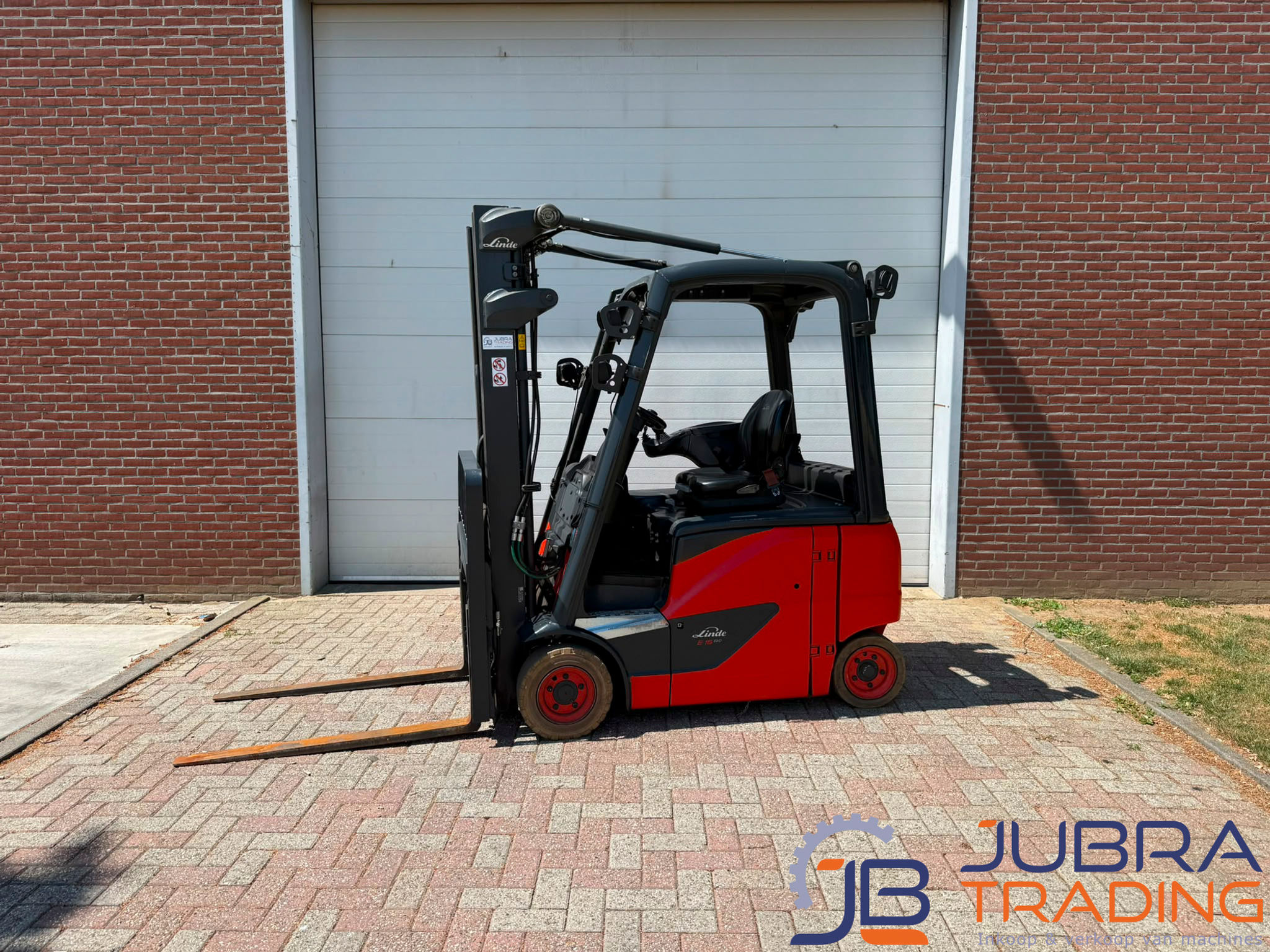 linde-e16ph-02-elektrisch-heftruck-2018-12311u-zijaanzicht-jubra-trading.jpg