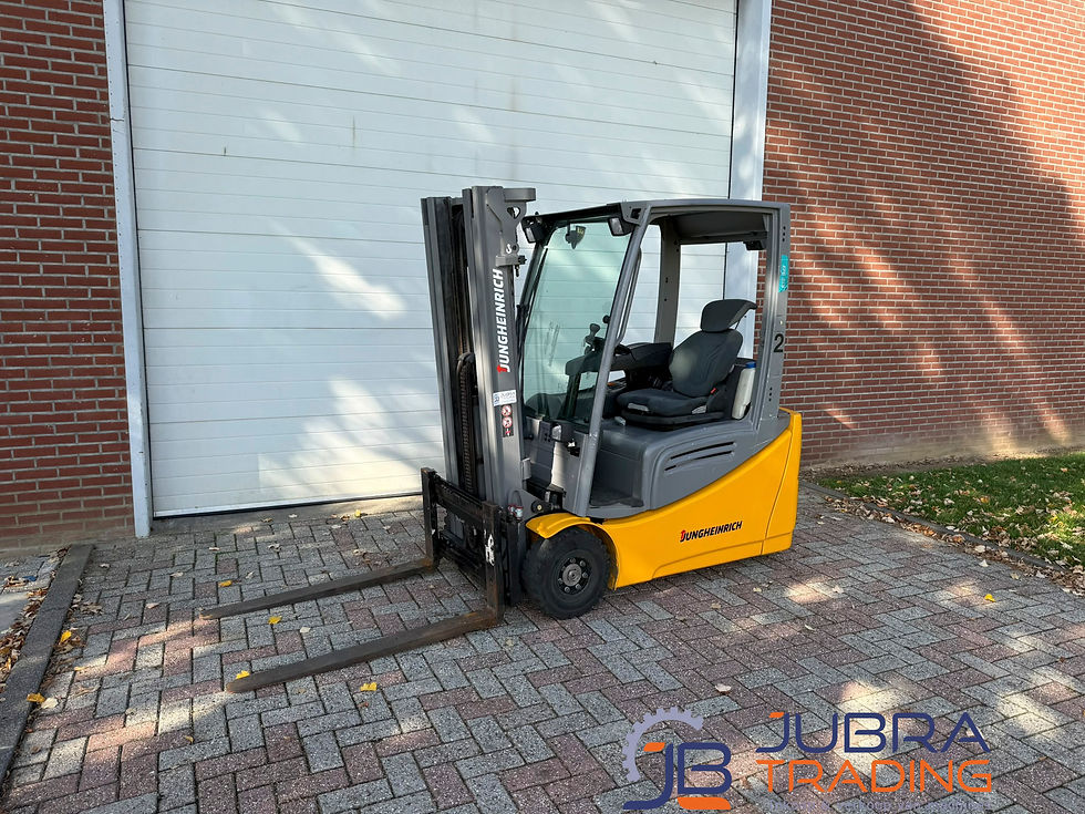 Jungheinrich EFG216 elektrische heftruck uit 2016 met Triplex mast, Freelift, Sideshift en een hefhoogte van 445 cm.