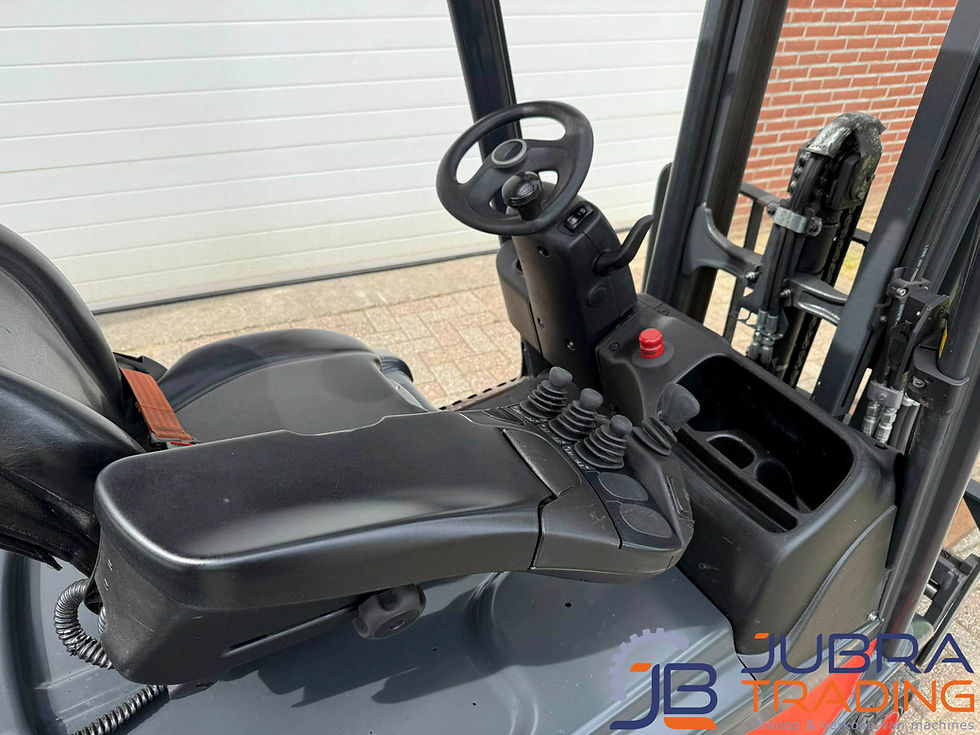 Miniaturbild: linde-e16-02-elektrisch-heftruck-2020-8141u-cabine-interieur-jubra-trading.jpg