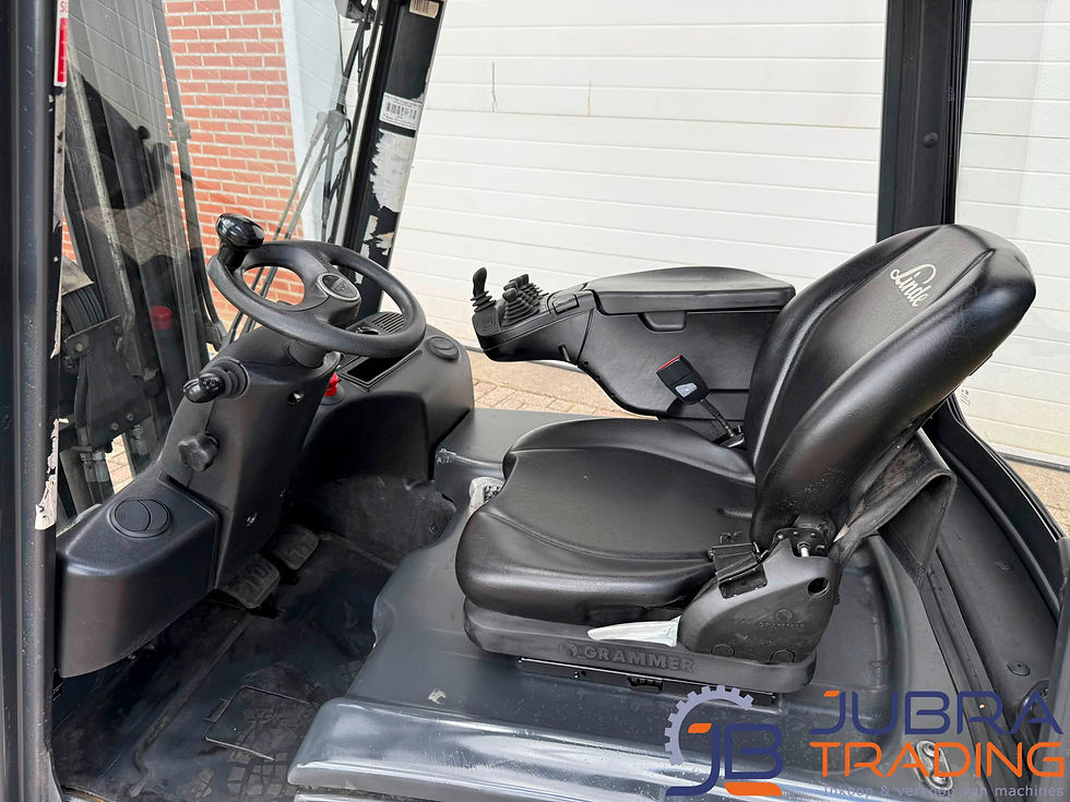Miniaturbild: linde-e16c-02-elektrisch-heftruck-2014-13428u-cabine-interieur-jubra-trading.jpg