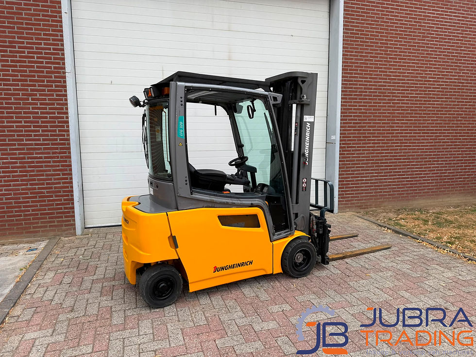 Miniaturbild: Zijaanzicht van Jungheinrich EFG320 elektrische heftruck met 2000 kg hefvermogen bij Jubra Trading