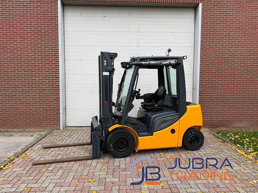 Jungheinrich DFG425S diesel heftruck uit 2017 met Triplex mast, Freelift, Sideshift en Hydraulische vorkverstelling