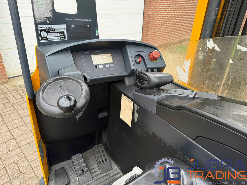 Miniaturbild: jungheinrich-etvc16-elektrische-reachtruck-2011-8675u-cabine-interieur-jubra-trading.jpg