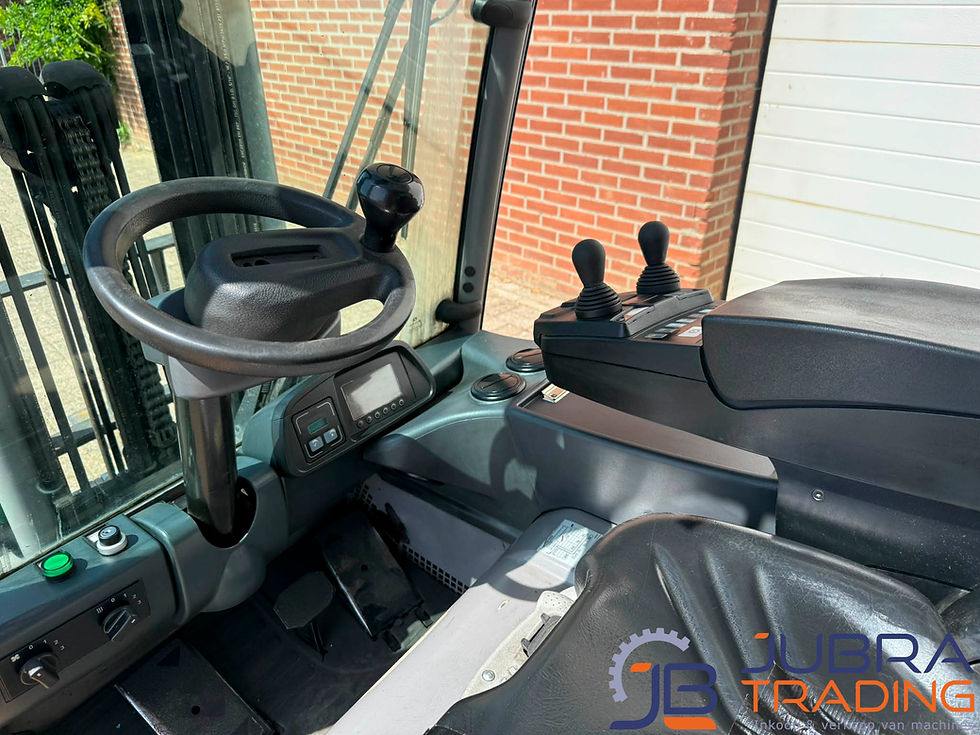 Thumbnail: jungheinrich-efg320-elektrische-heftruck-2019-8026u-cabine-interieur-jubra-trading.jpg
