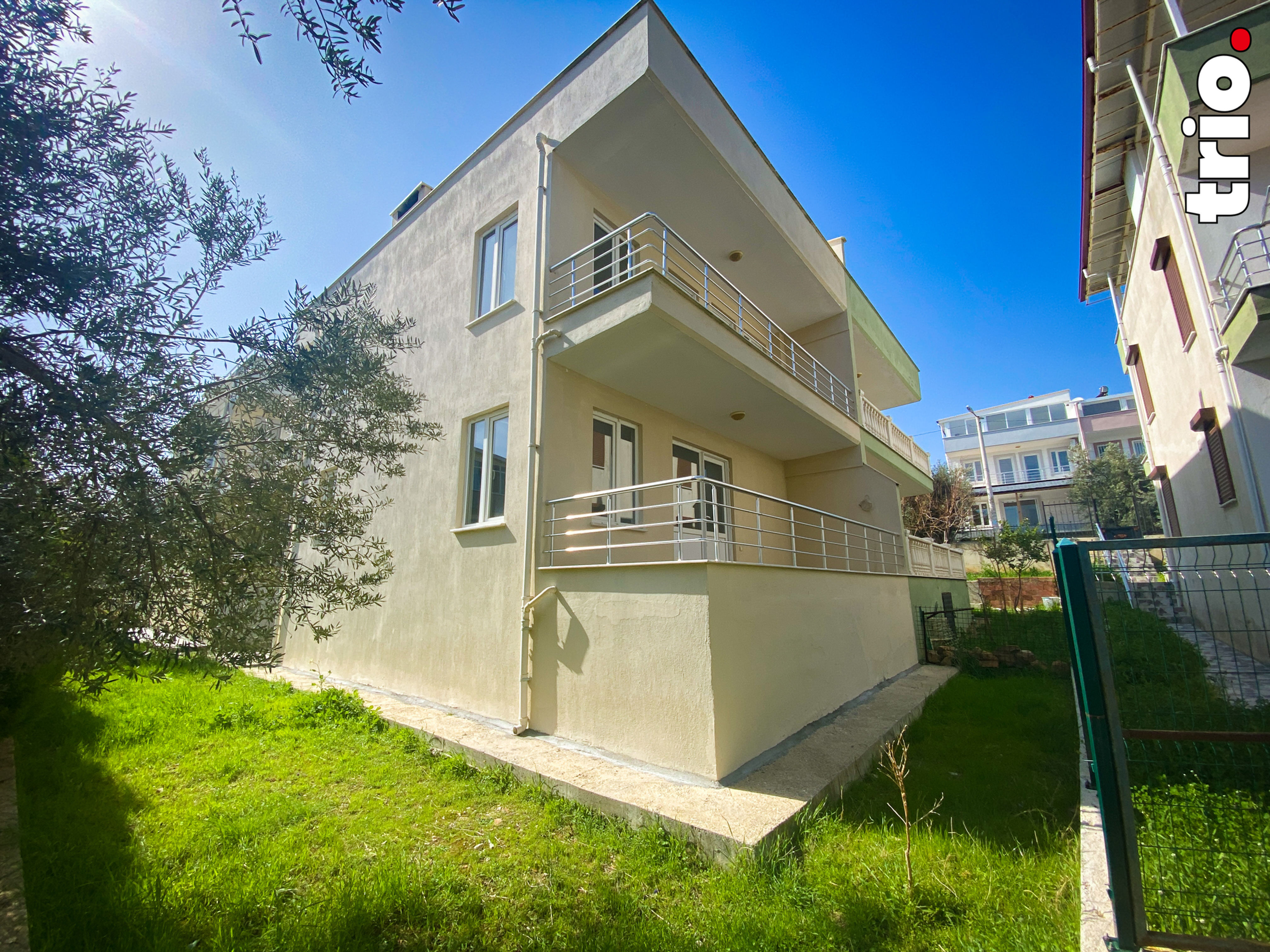 Ayvalık Küçükköy'de Satılık Müstakil Manzaralı Villa