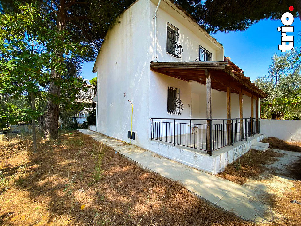 Ayvalık Sahilkent'te Denize Sıfır Sitede Satılık Bahçeli Villa