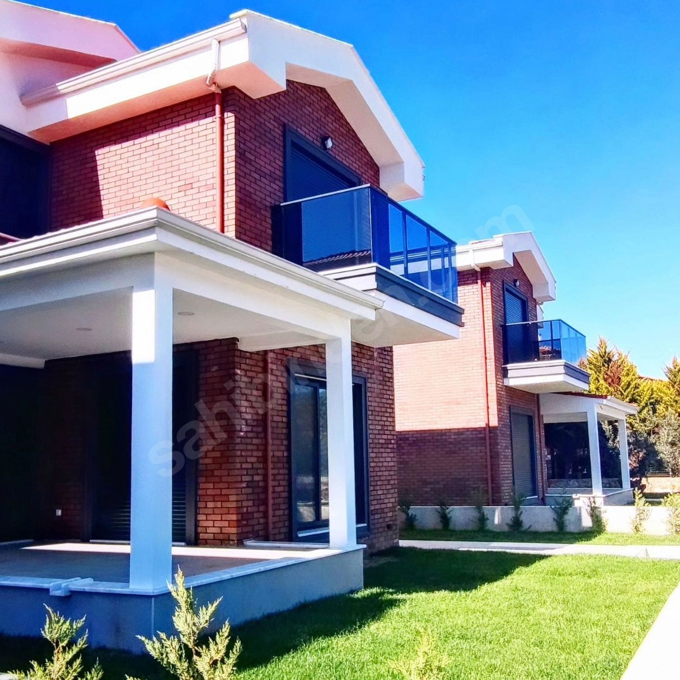 Ayvalık Sefa Camlık’ta 330 m² Bahçeli, Doğa Manzaralı Lüks Villa