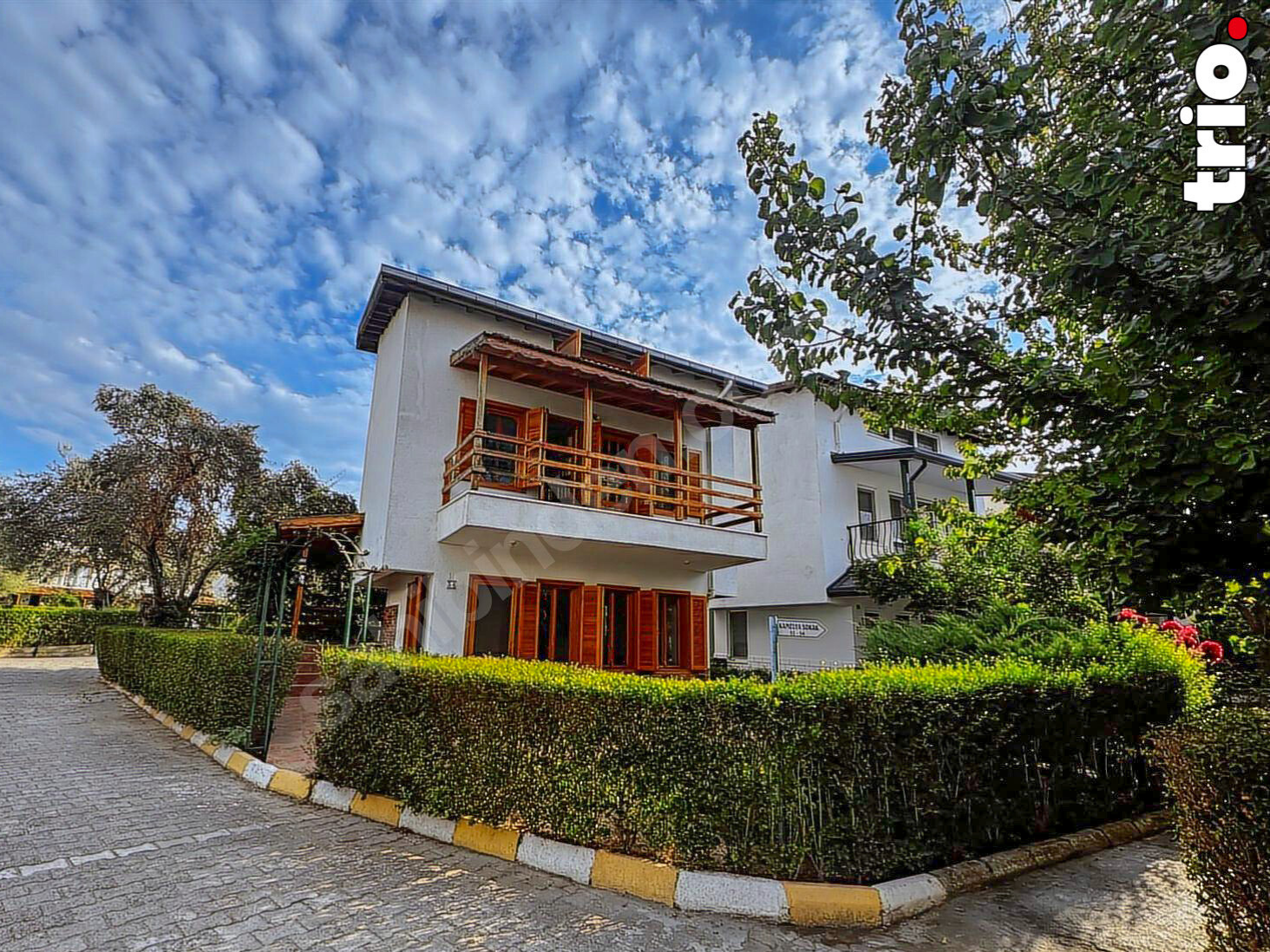 Ayvalık Sahilkent Havuzlu Sitede Satılık Müstakil Villa