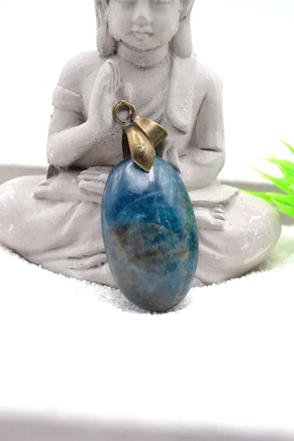 Pendentif en apatite – Pierre naturelle de régulation émotionnelle et lâcher-prise