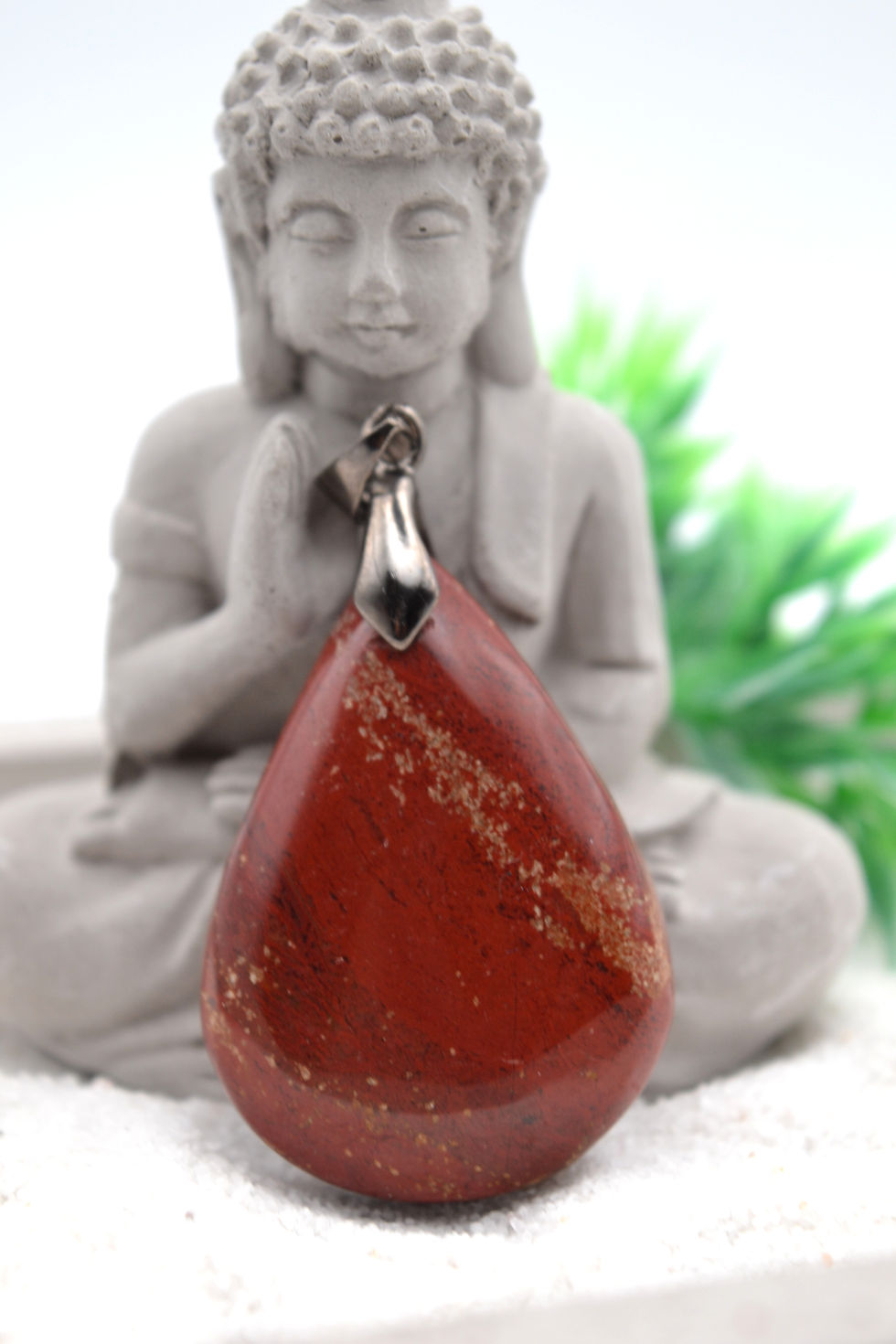 Pendentif en jaspe rouge – Pierre naturelle d’énergie et de courage