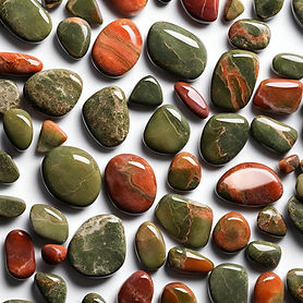 pierres unakite sur fond blanc.jpg