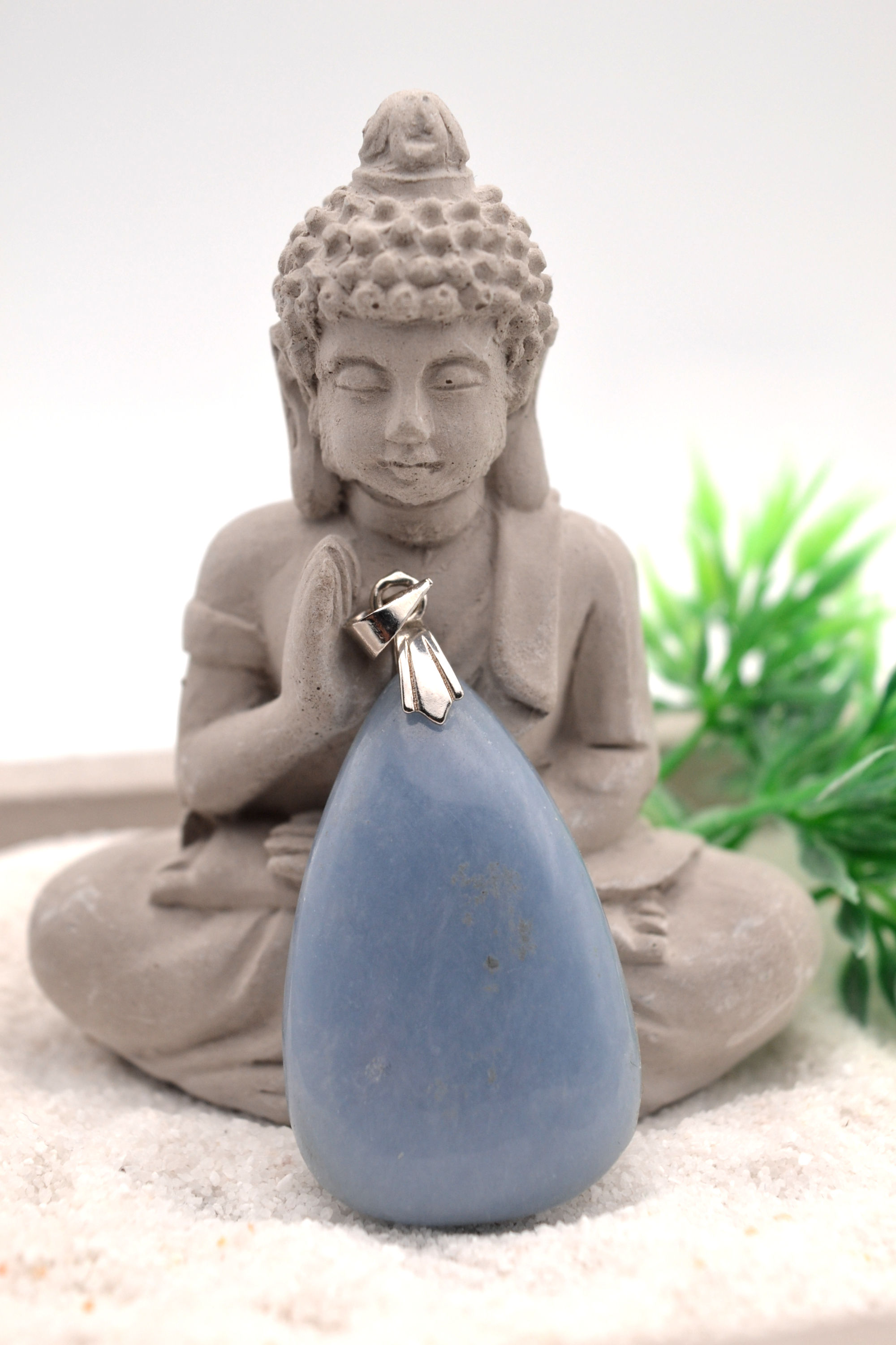 Pendentif en Angélite – Pierre naturelle de paix intérieure et conscience