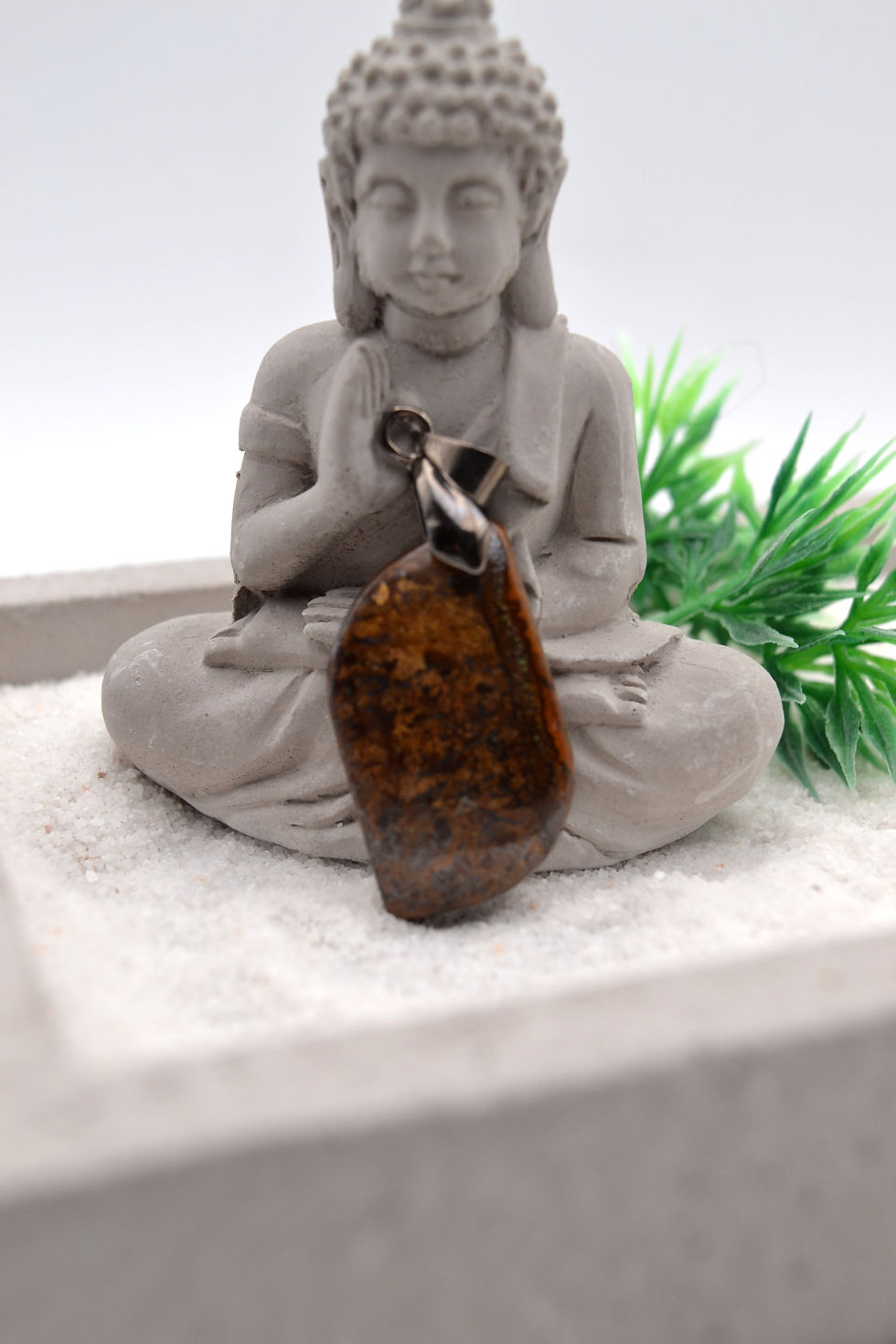 Pendentif en bronzite – Pierre naturelle d’ancrage et de transformation