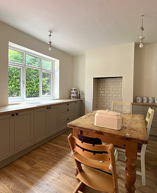 Light grey howdens kitchen