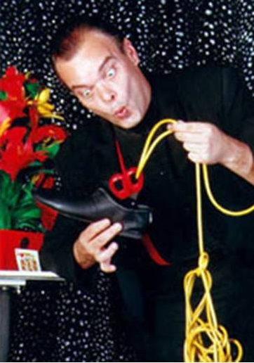 GAETAN BLOOM