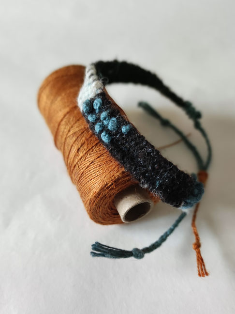 bracelet woven from natural Pyrenean wool and French linen