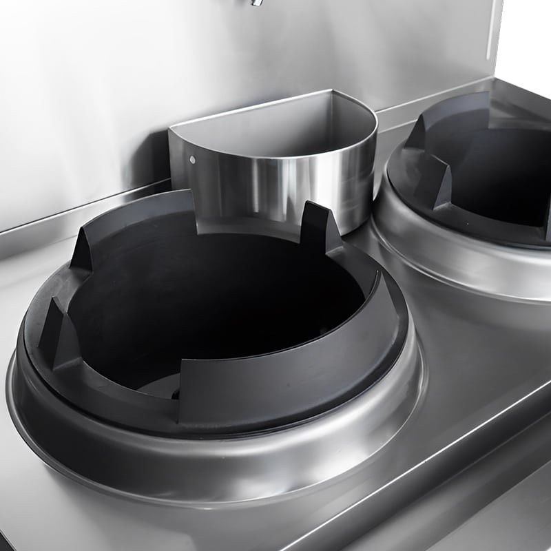Wok burner with black steel containment ring