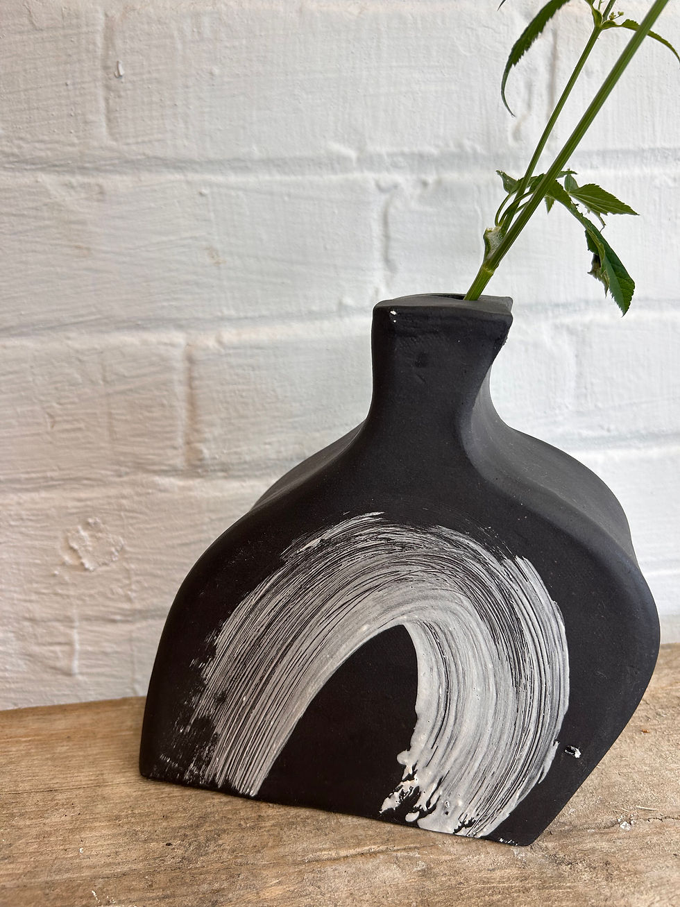 Thumbnail: Stoneware Vase “Wave”