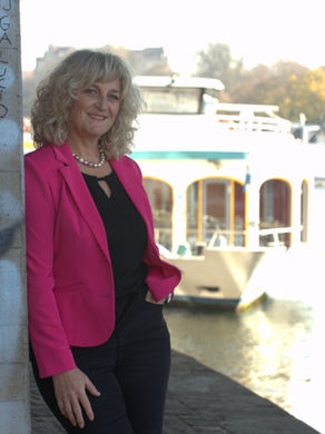 Renderin Angelika Niedermaier - Fragen über Zukunft