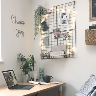 Declutter your desk to reduce stress & boost productivity