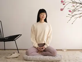 Marie Kondo meditating