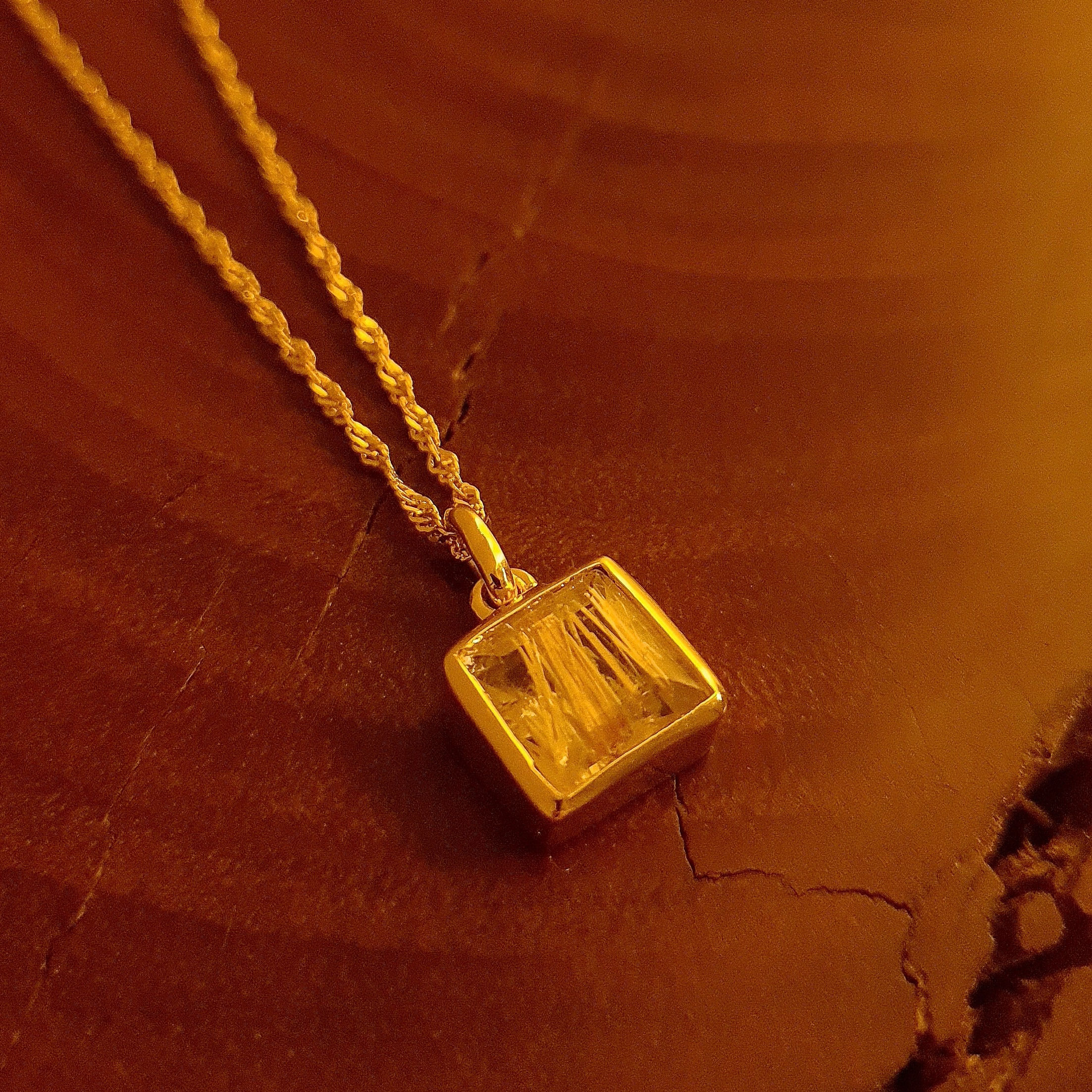 Colar Quartzo Quadrado