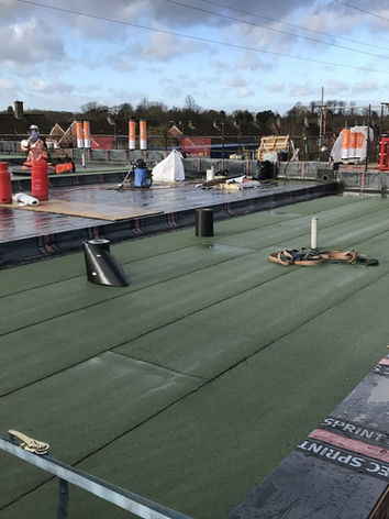 New flat roof construction on a commercial building