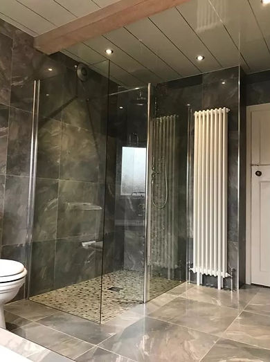 Glass shower cubicle