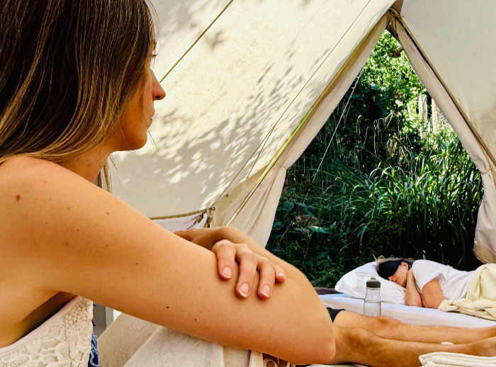 Facilitator supporting a participant during a guided psilocybin retreat
