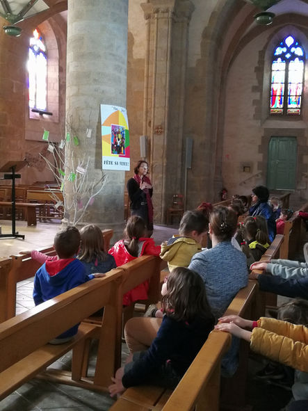 Chemin du bonheur avec les écoliers