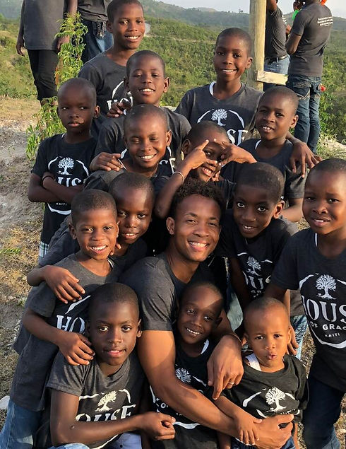 35686885_10156465820551484_7229908085047