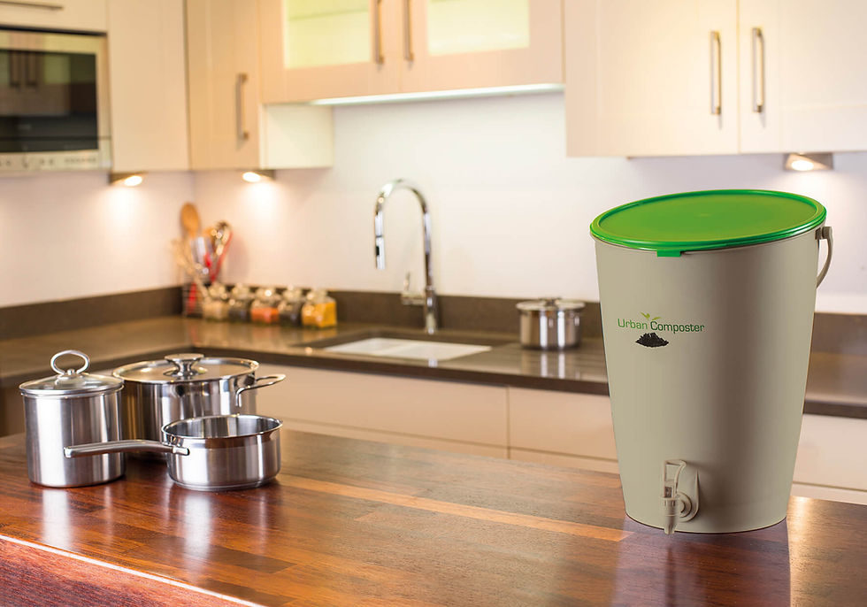 Compostor Urban rapid 15 L pe blat de bucătărie .Compostor pentru  resturi vegetale din gospodărie .