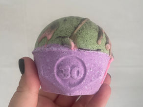 FIRST IMPRESSIONS: Lush Blueberry Matcha Oat Latte Bath Bomb