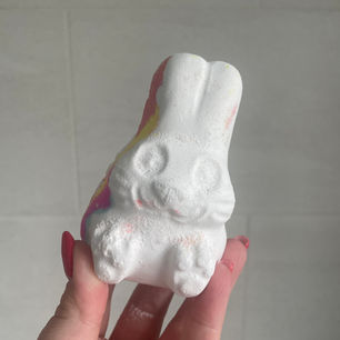 FIRST IMPRESSIONS: Lush Follow The White Rabbit Bath Bomb
